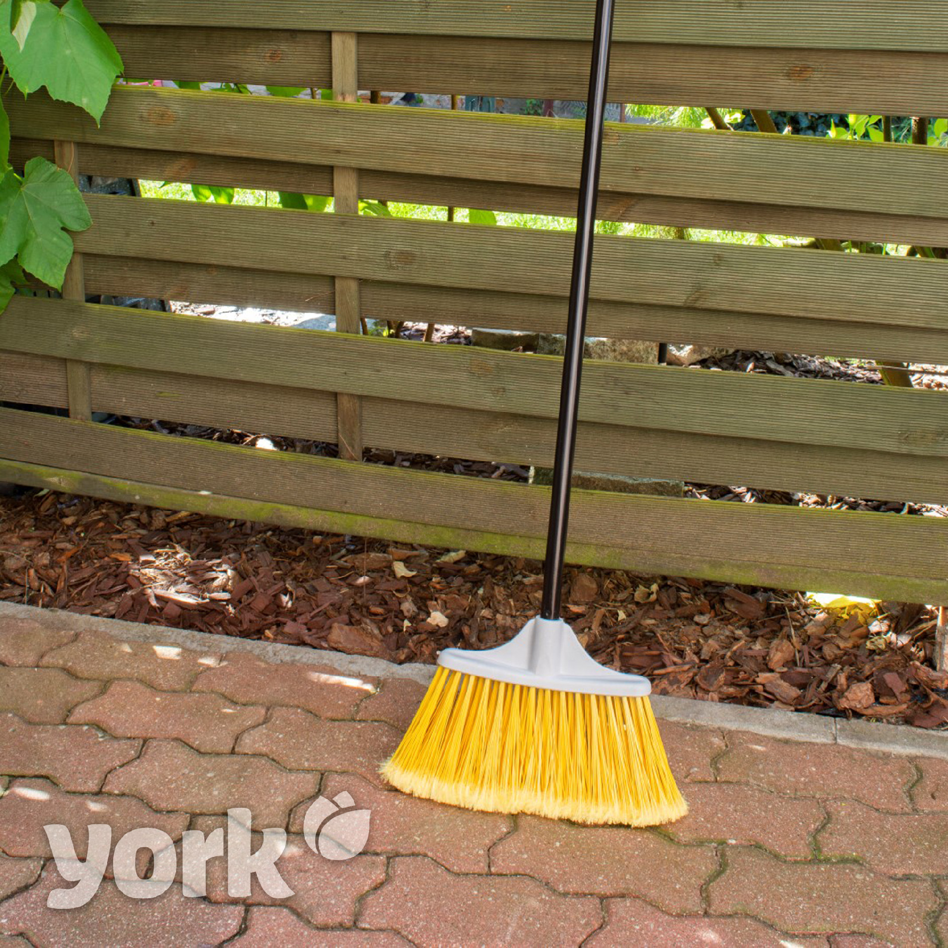 Koště SUNNY GARDEN s násadou 120 cm 0,47Kg GIGA Sklad 5 D26-052090