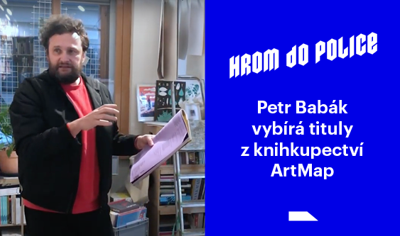 Petr Babák vybírá tituly z knihkupectví ArtMap