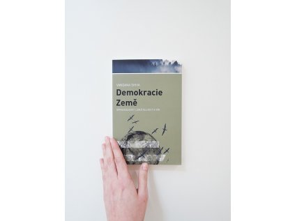 7955 demokracie zeme spravedlnost udrzitelnost a mir wandana shiva