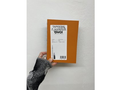 Tapiserie z černých ovcí