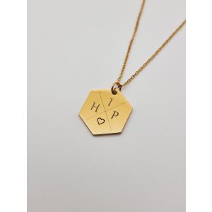 Dámský náhrdelník s textem Hexagon - zlatý (ZVOLTE VZHLED PÍSMA: Freestyle, ZVOLTE MOTIV GRAVÍROVÁNÍ: JMÉNA SE SRDCEM)