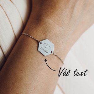 Dámský náramek s textem Hexagon - stříbrný (ZVOLTE VZHLED PÍSMA: Freestyle, ZVOLTE MOTIV GRAVÍROVÁNÍ: JMÉNA SE SRDCEM)