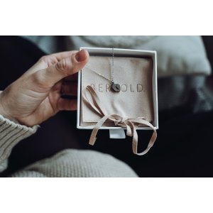 Řetízek s dětskými nožičkami v dárkovém balení