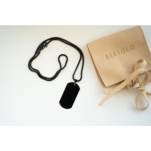 Pánský náhradelník s textem Stamp - černý (ZVOLTE VZHLED PÍSMA: Freestyle, ZVOLTE MOTIV GRAVÍROVÁNÍ: JMÉNA SE SRDCEM)