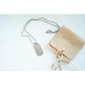 Pánský náhradelník s textem Stamp - stříbrný (ZVOLTE VZHLED PÍSMA: Freestyle, ZVOLTE MOTIV GRAVÍROVÁNÍ: JMÉNA SE SRDCEM)