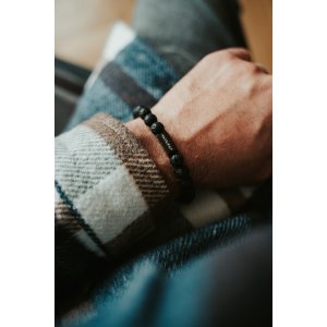 Pánský náramek s textem - Beads - lávový kámen/černá (ZVOLTE VZHLED PÍSMA: Freestyle)