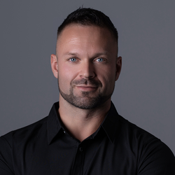 Daniel Karlicek