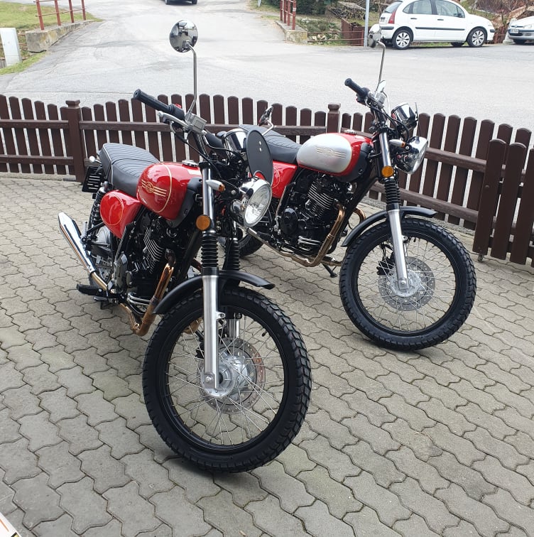 Jawa 350 Scrambler - barevné varianty 