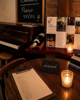 Ve středu otevíráme Bunan Château la Rouvière Rouge 2010 🍷 Piano od sedmi 🎹 Už se nám to hezky plní, tak pokud chcete svůj...