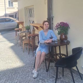 Vypadá to, že pátek bude konečně na rosé venku ☀️🍷 Tak jestli dostanete chuť na sklenku po práci, naše malá zahrádka už...