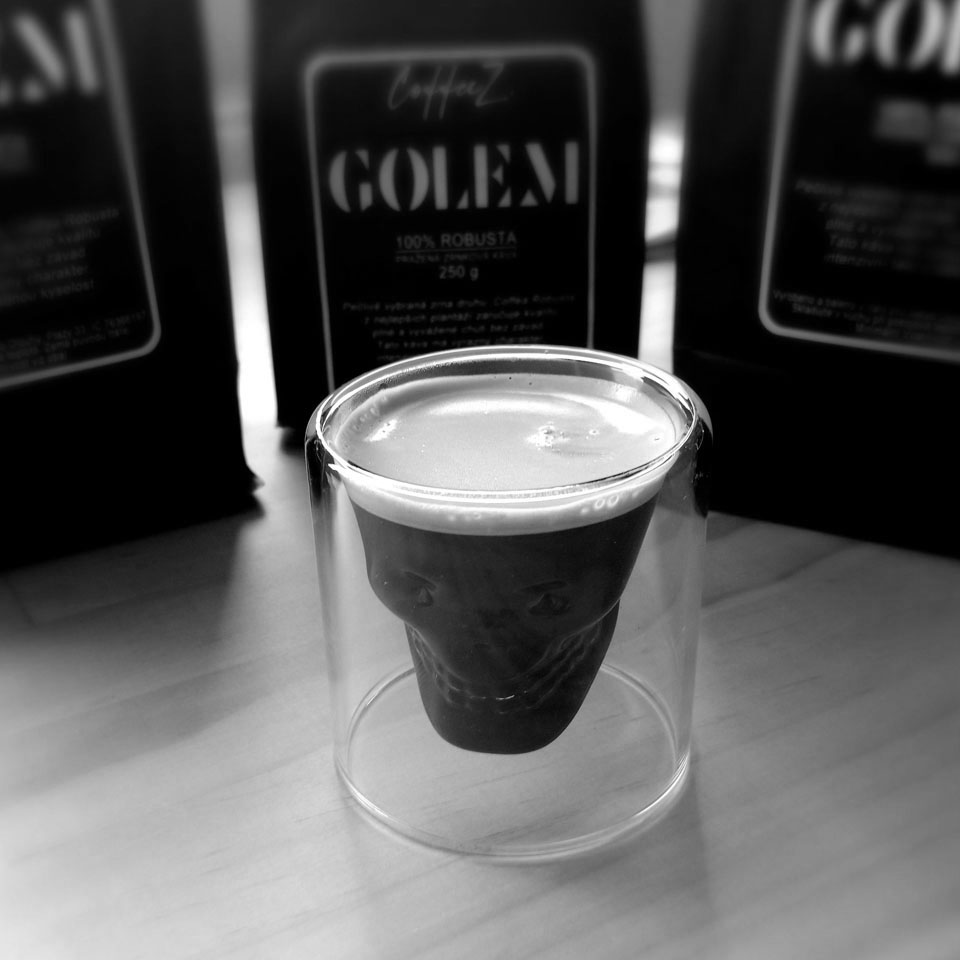 Sklenička ve tvaru LEBKY ke kávě GOLEM
