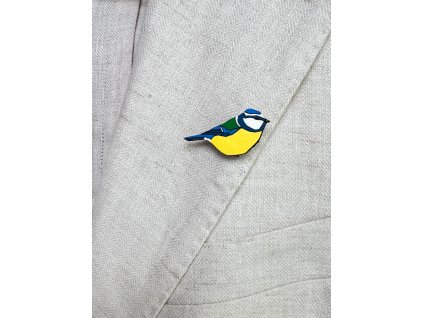 Dřevěná brož Modřinka