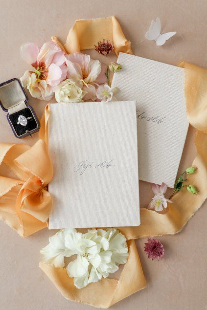 elegantni-pouzdra na svatebni sliby