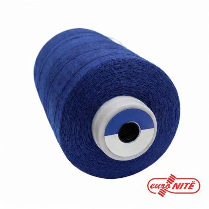 Modrá nit na bílém pozadí