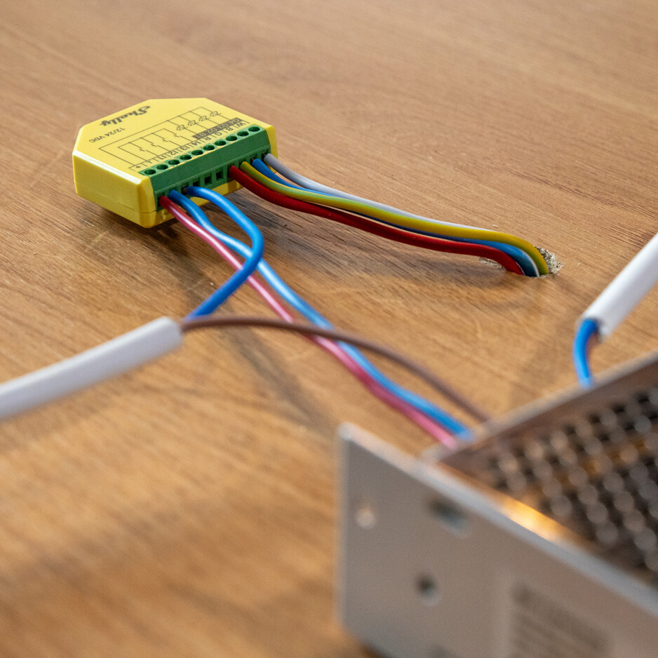 Shelly Plus RGBW PM - Wifi RGBW modul