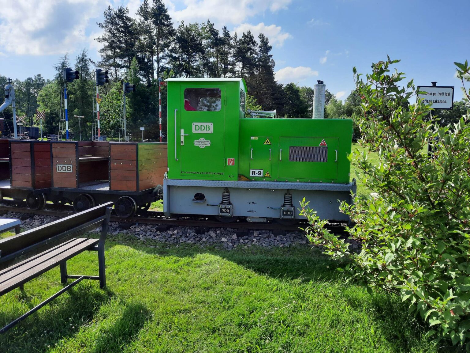 Domácí dráha Bažov: Kouzelná železnice ukrytá v lukách