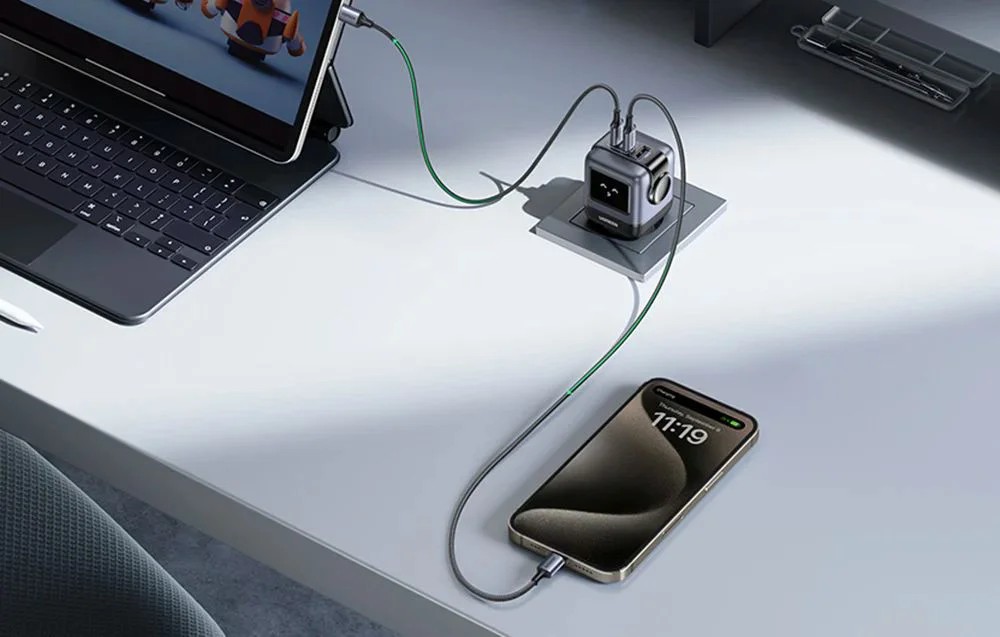 UGREEN Nexode RG nabíja notebook a telefón naraz
