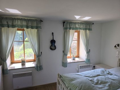 Pasekářská kovaná dvojitá garnýž
