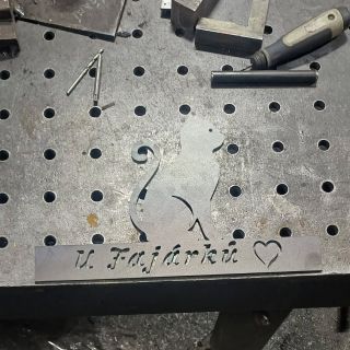 🌸🐶 Novinka pro všechny milovníky květin i pejsků! 🐶🌸 Představujeme kovový držák na květiny s motivem pejska(kočičky) –...