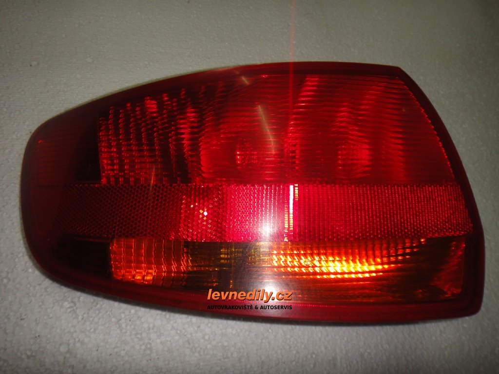 Levné zadní světlo Audi A3 8P4945095C vnější
