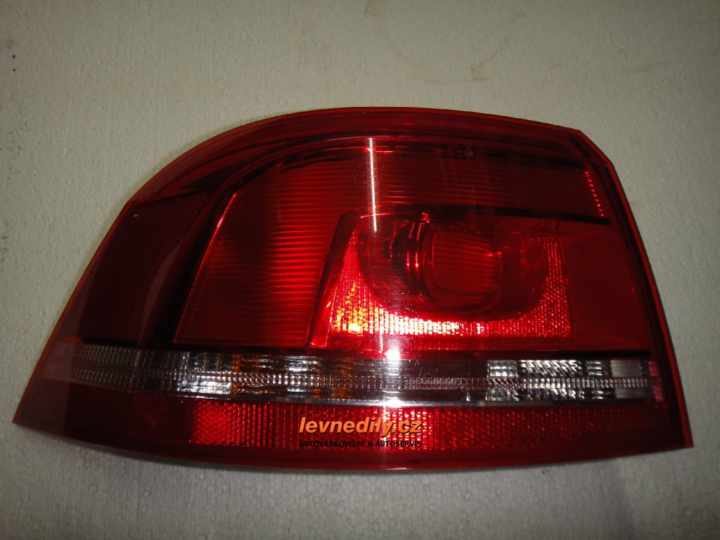 Levé zadní světlo VW Passat 3AF945095C vnější