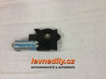 Motorek Panoramatické střechy VW Touareg III