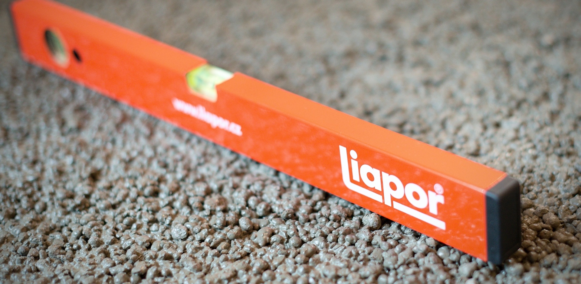 Lehká betonová podlaha