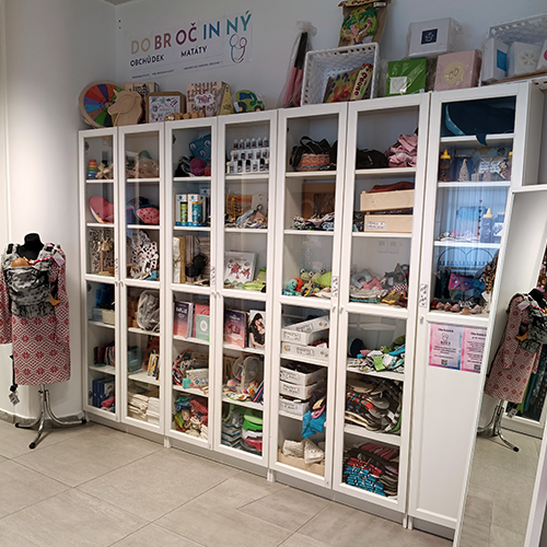 Obchod při RC MaTáTa - vše pro nošení a kontaktní rodičovství