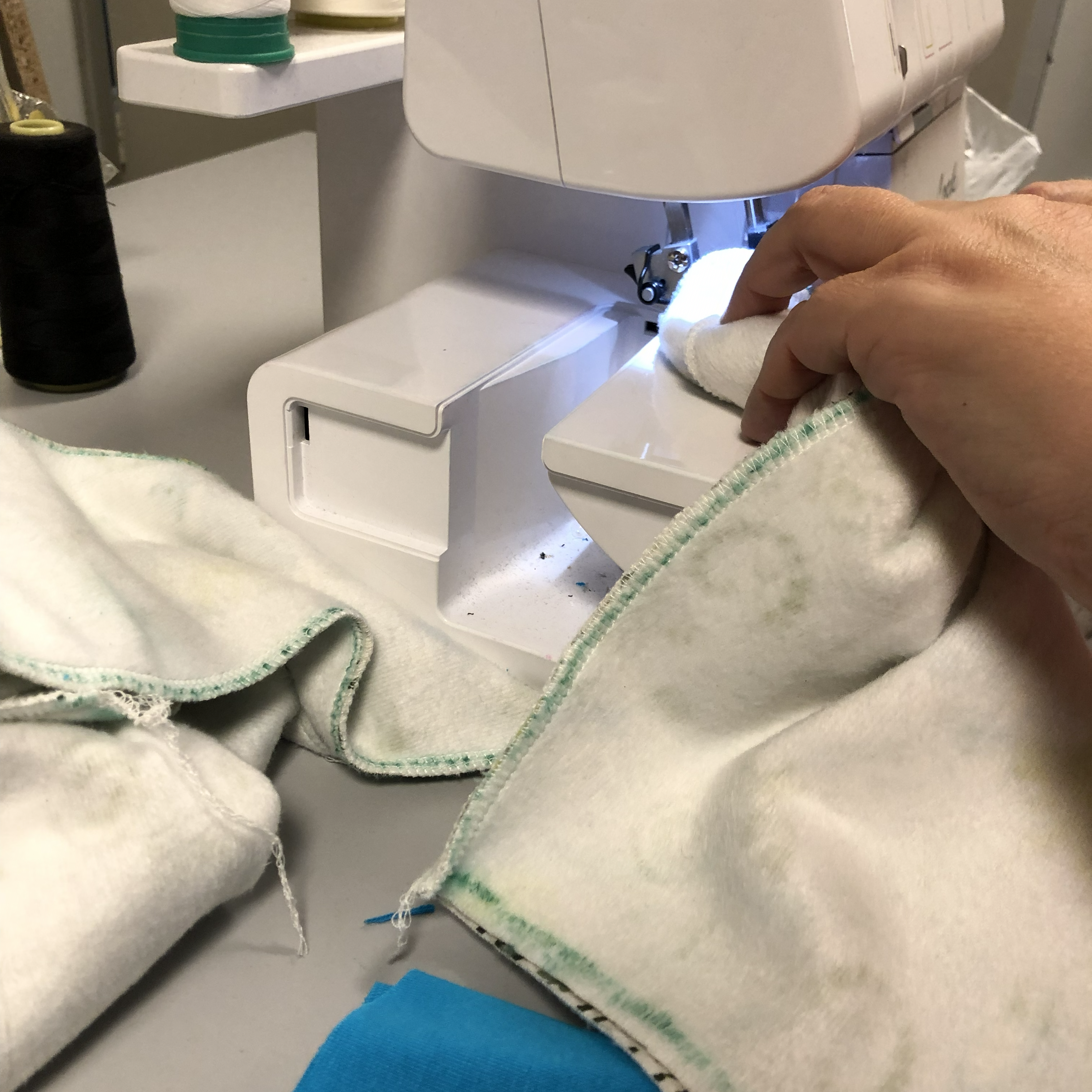 Nosící oblečení značky MaTáTa