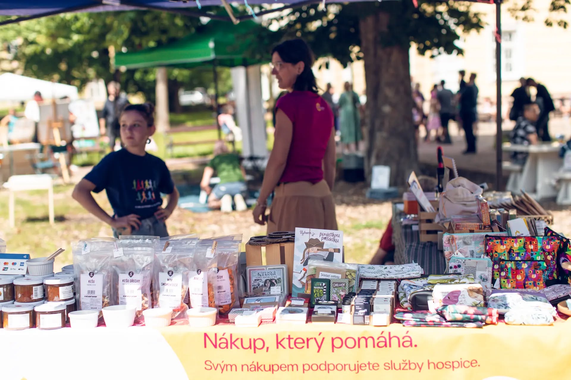 Kdo nakupuje, ten pomáhá.