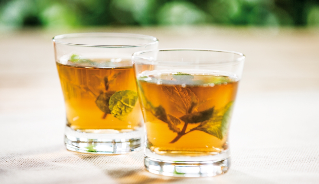 Proč pít v létě teplé nápoje?