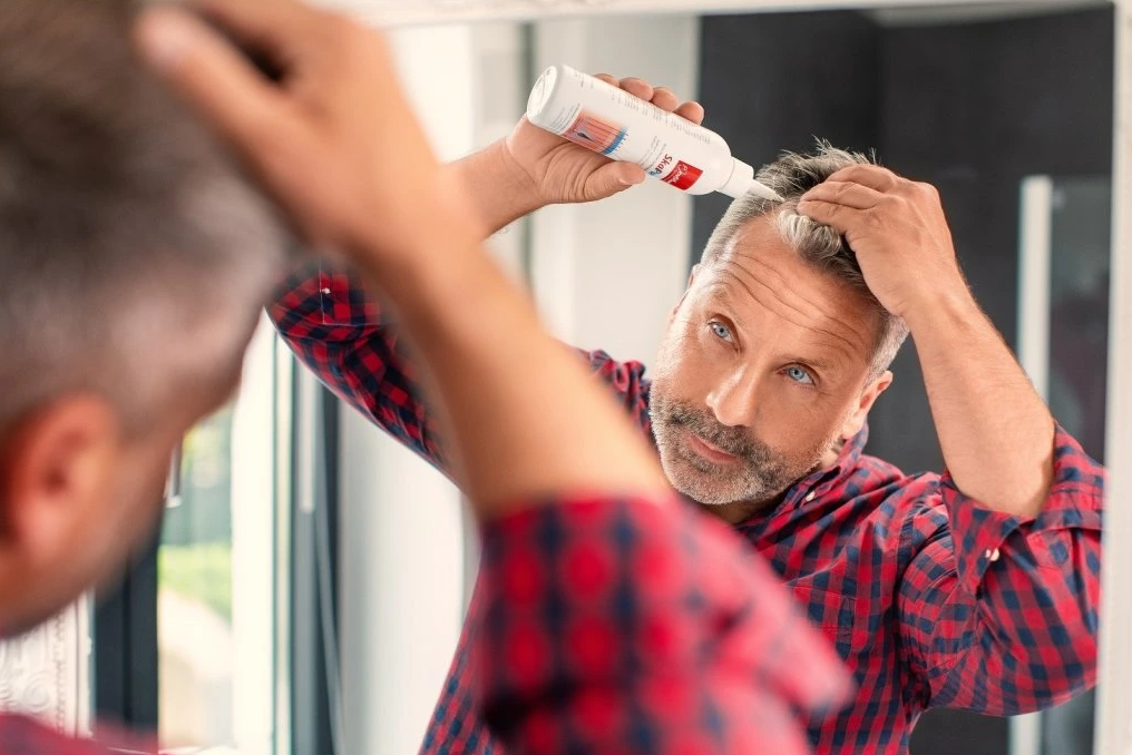 Přirozeně krásné vlasy díky odkyselení