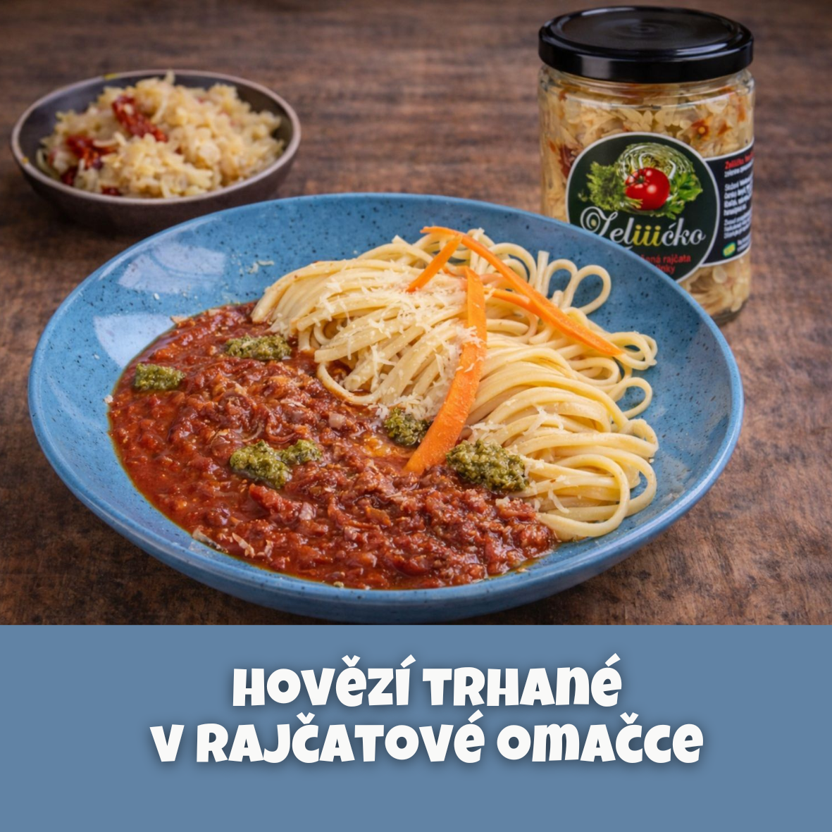 Hovězí trhané v rajčatové omáčce s tagliatelle a kysaným zelím