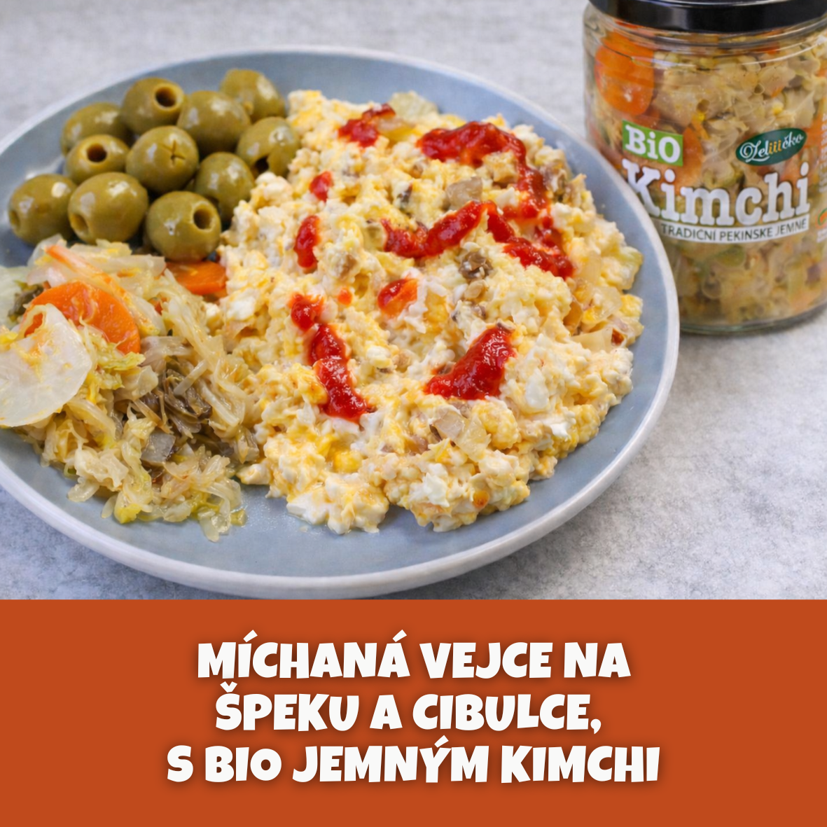 Míchaná vejce na špeku a cibulce s Bio jemným kimchi