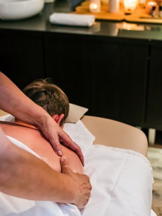 Po vánočním shonu a svátečním tempu je čas zpomalit. Dopřejte si masáž a nechte tělo i mysl konečně vypnout. 💆✨ #relax...