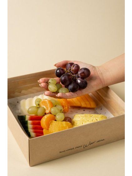 Seasonal fruit mix box