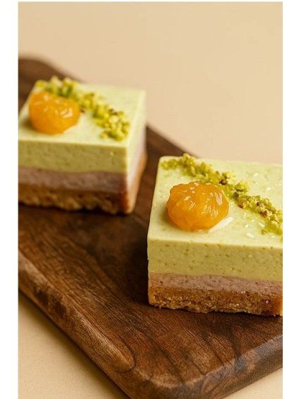 Raw cake with strawberries – mini slice