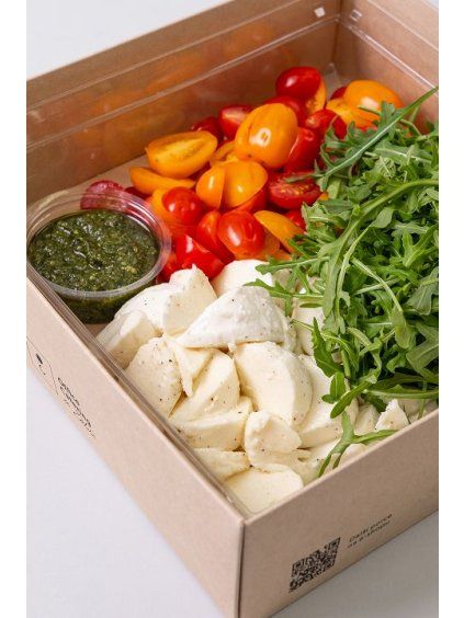Tomatoes & Mozzarella, arugula, basil pesto