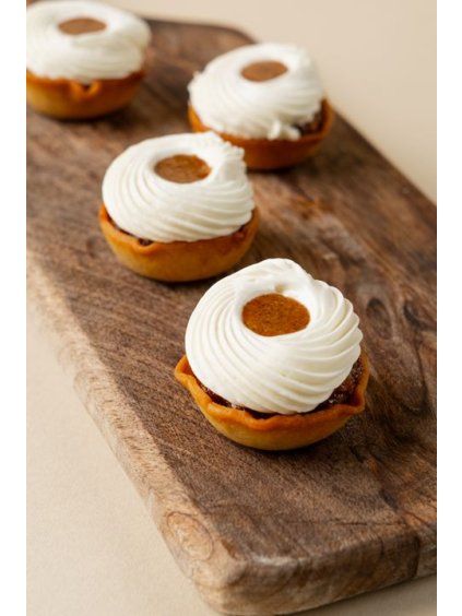 Pecan tartlet with white chocolate mousse