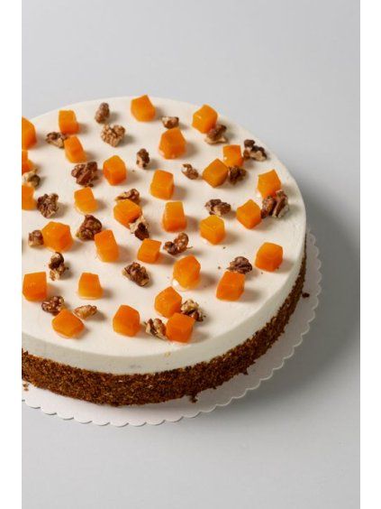 Carrot cake with almonds