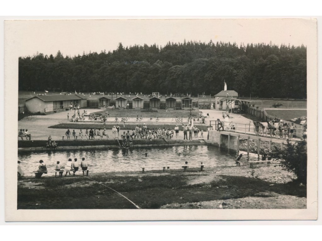 70 - Orlickoústecko, Žamberk, koupaliště, oživená partie, cca 1935