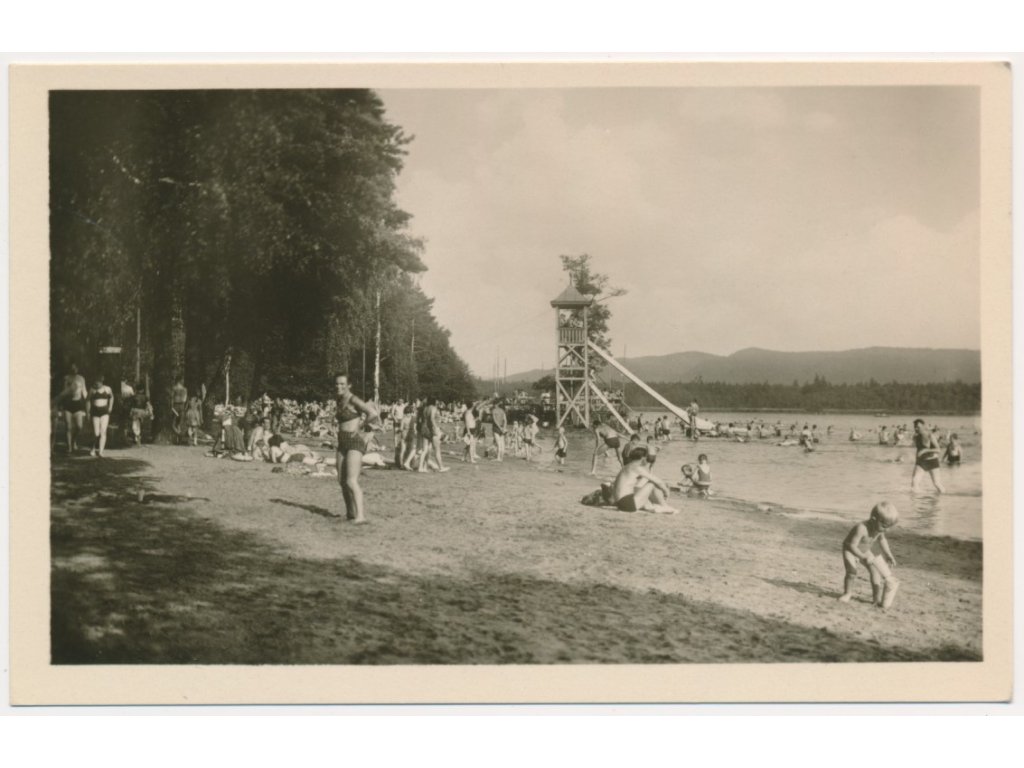 11 - Českolipsko, Hamr na Jezeře, oživená partie z koupaliště, cca  1955