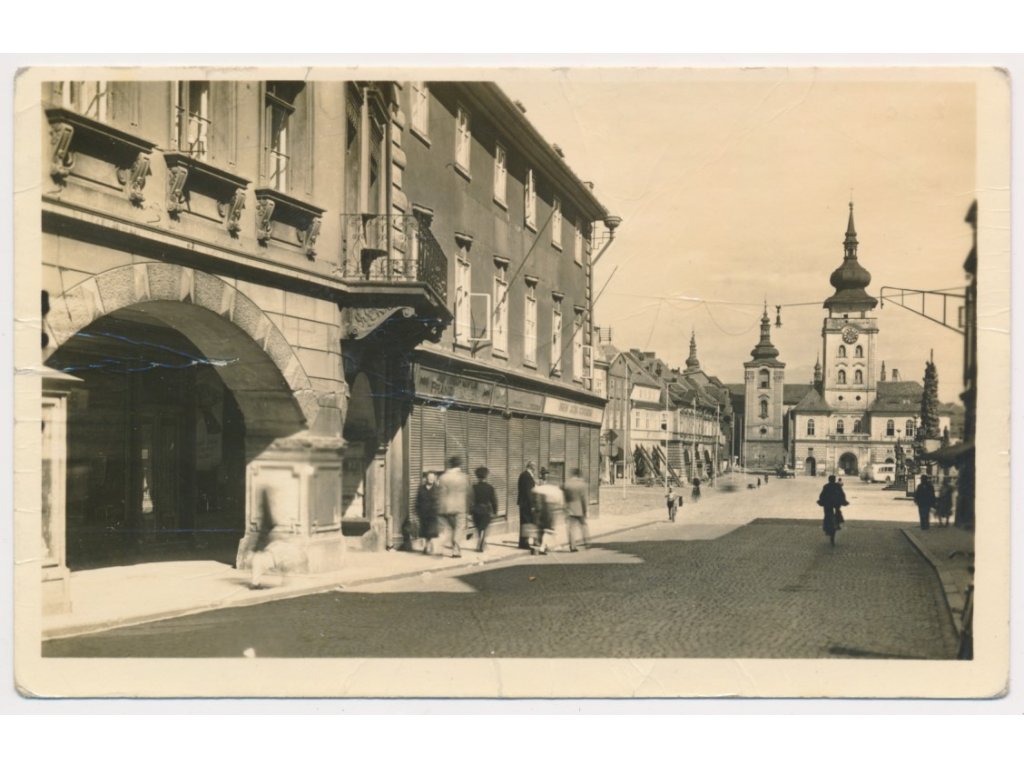 34 - Lounsko, Žatec, oživená ulice, cca 1947