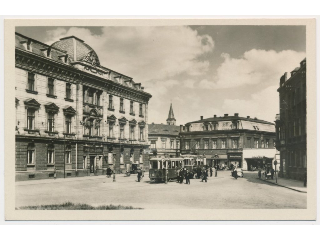 37 - Most, Smetanovo náměstí, oživená partie s tramvají, cca 1949