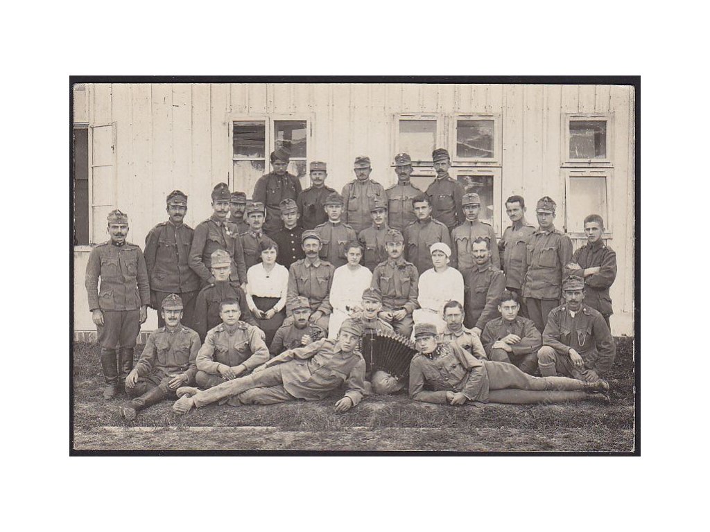 Vojáci, skupinové foto, cca 1915