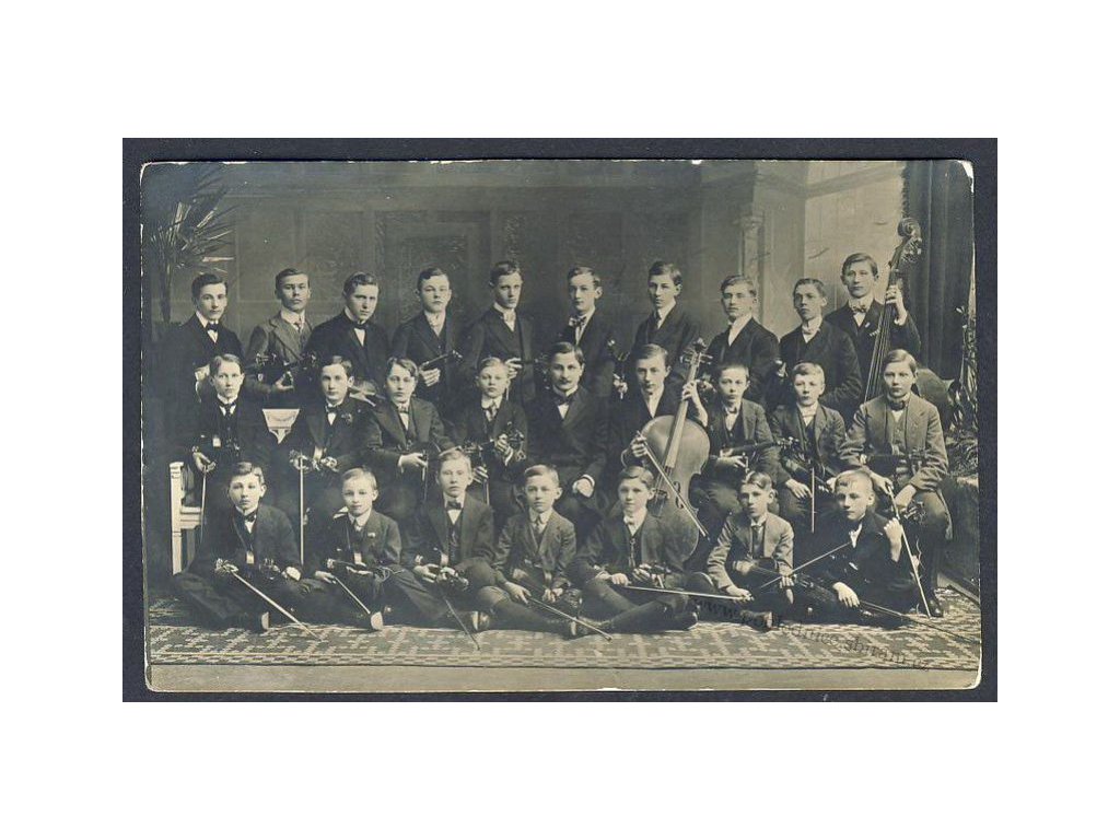 Houslisté, ateliérové foto, ca 1915