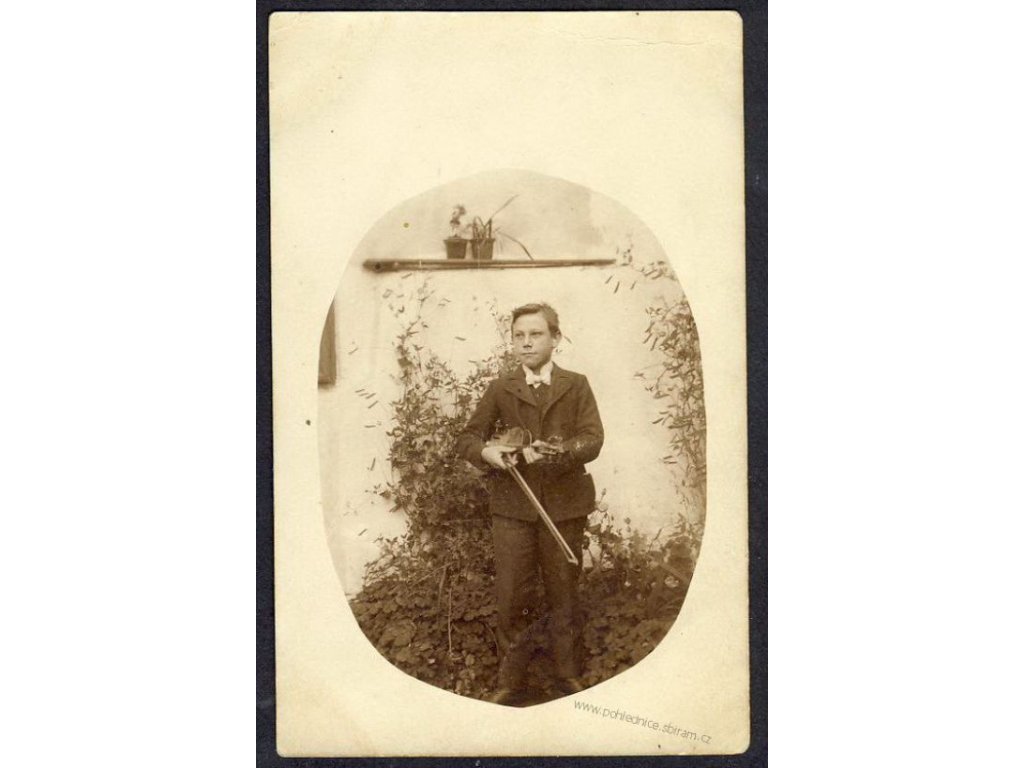 Mladý houslista, ca 1910
