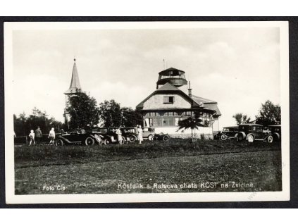 66 - Trutnovsko, Krkonoše, Zvičina, kostelík a Ratsova chata, grafo Čuda, cca 1930