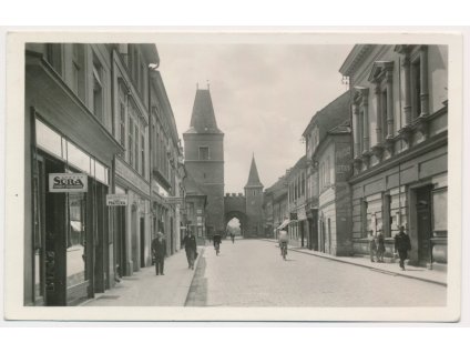70 - Orlickoústecko, Vysoké Mýto, oživená ulice, cca 1950