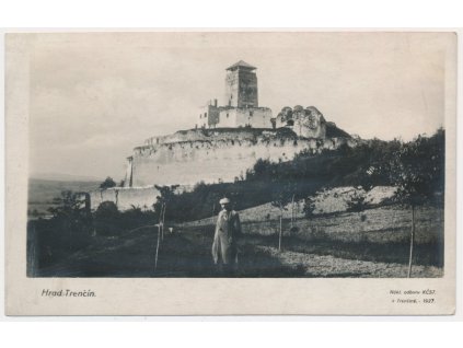Slovensko, Trenčín, oživená partie pod hradem, cca 1927